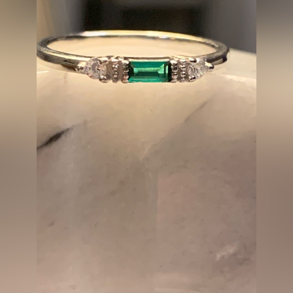 Sterling Silver and Green CZ Gemstone Ring size 7 or 8 - Picture 4 of 4